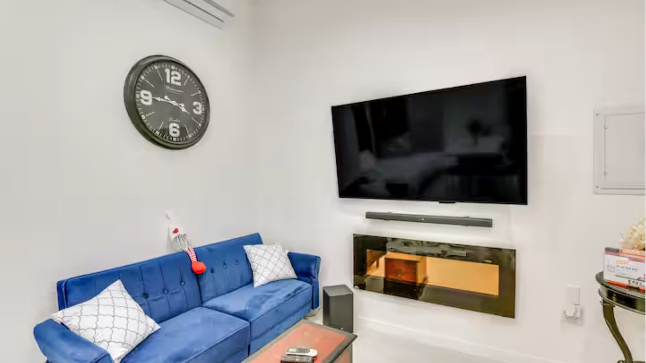 Photo of Livingroom in East Los Angeles
