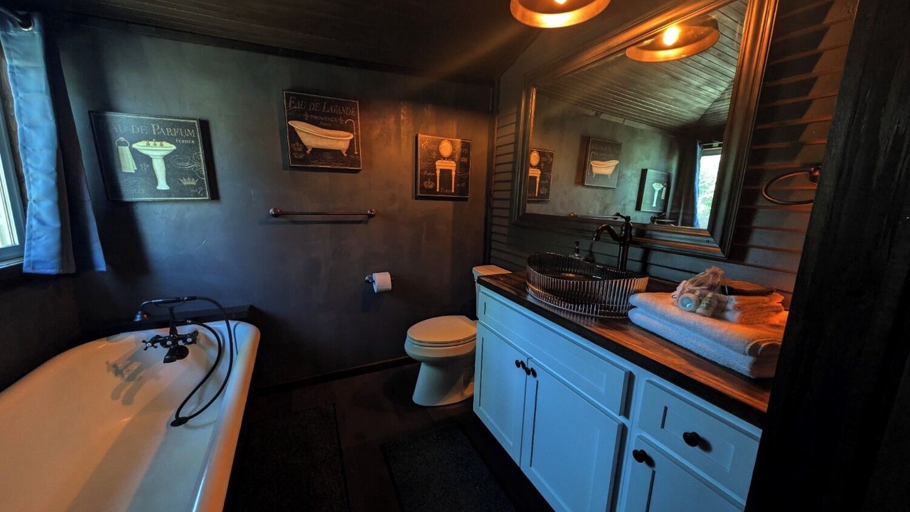 Photo of Bathroom in Red Bluff