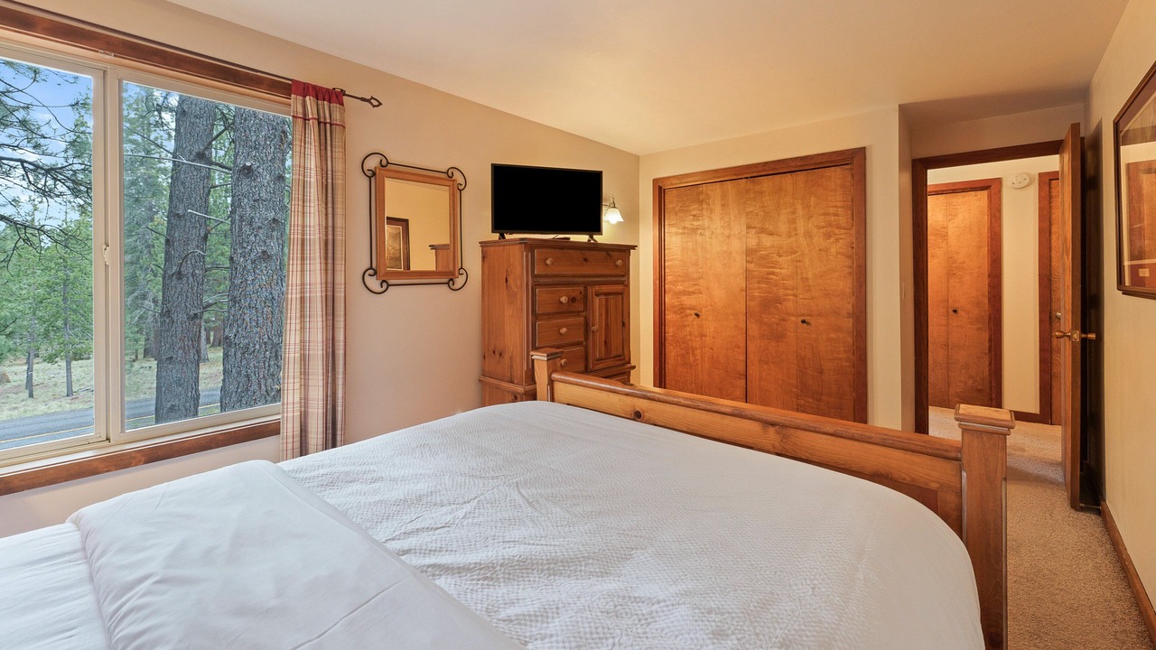 Photo of Bedroom in Overlook Park