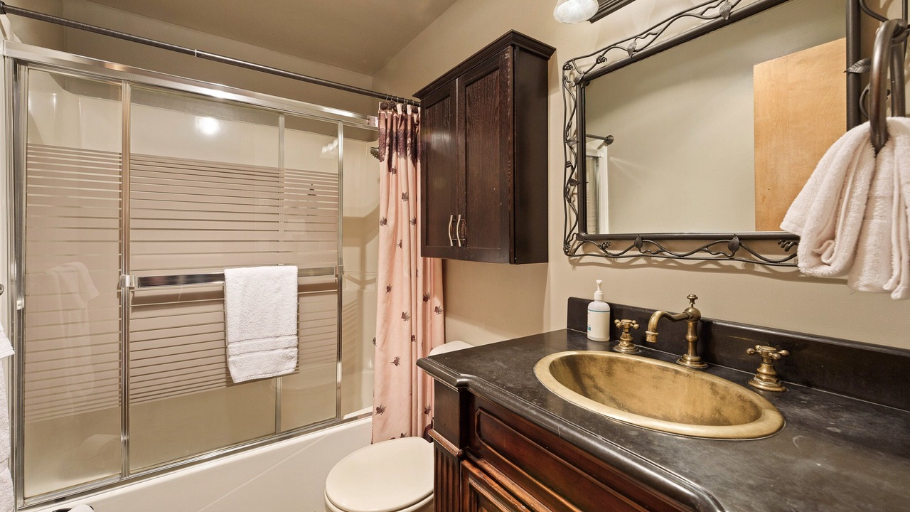 Photo of Bathroom in Overlook Park