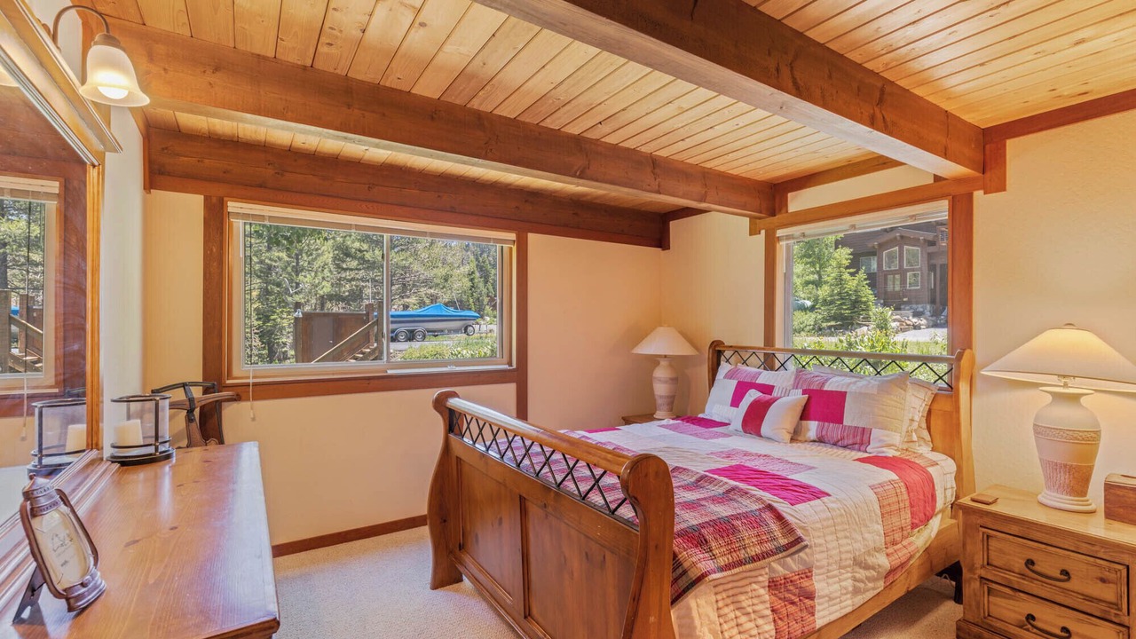 Photo of Bedroom in Alpine Meadows