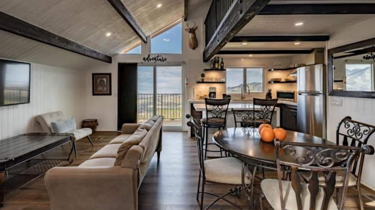 Photo of Livingroom in Mountain Center