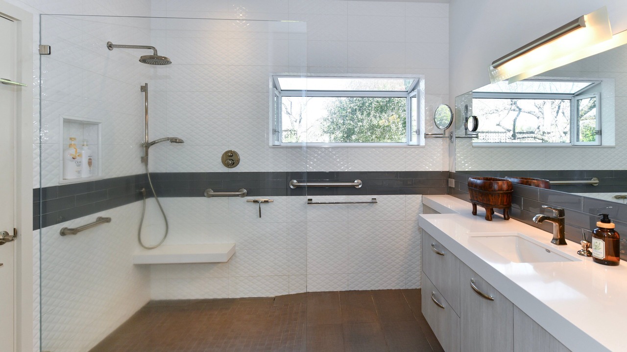 Photo of Bathroom in St. Helena