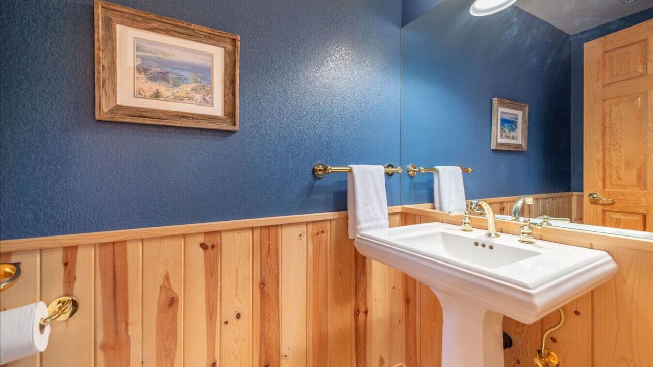 Photo of Bathroom in Kingswood Estates