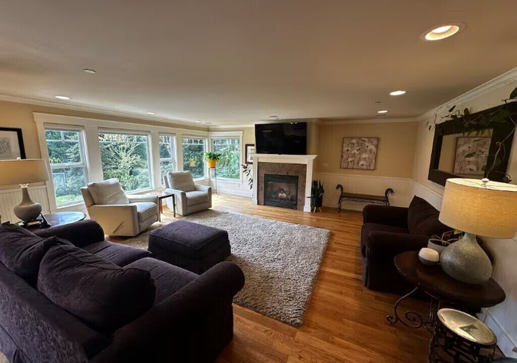 Photo of Livingroom in Lake Forest Park
