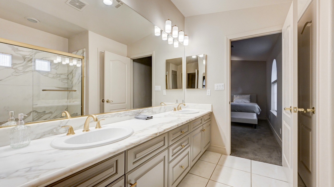 Photo of Bathroom in Canyon Gate