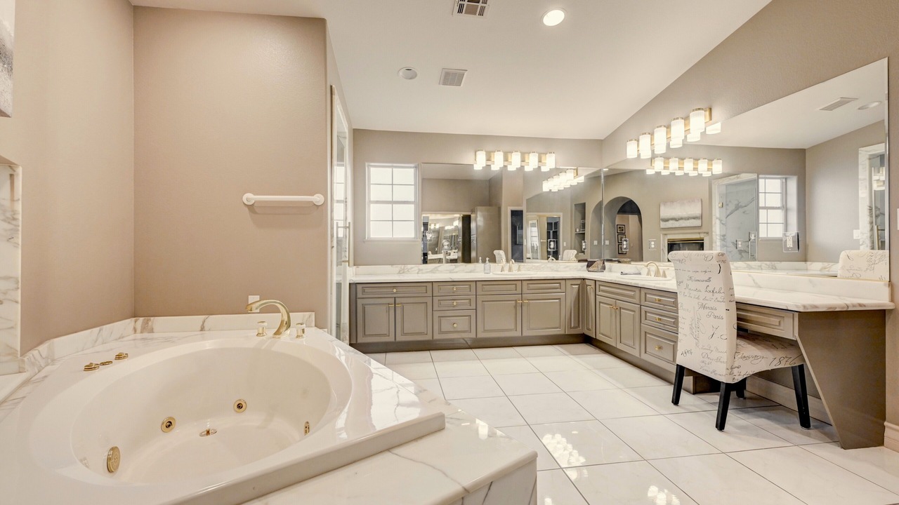Photo of Bathroom in Canyon Gate