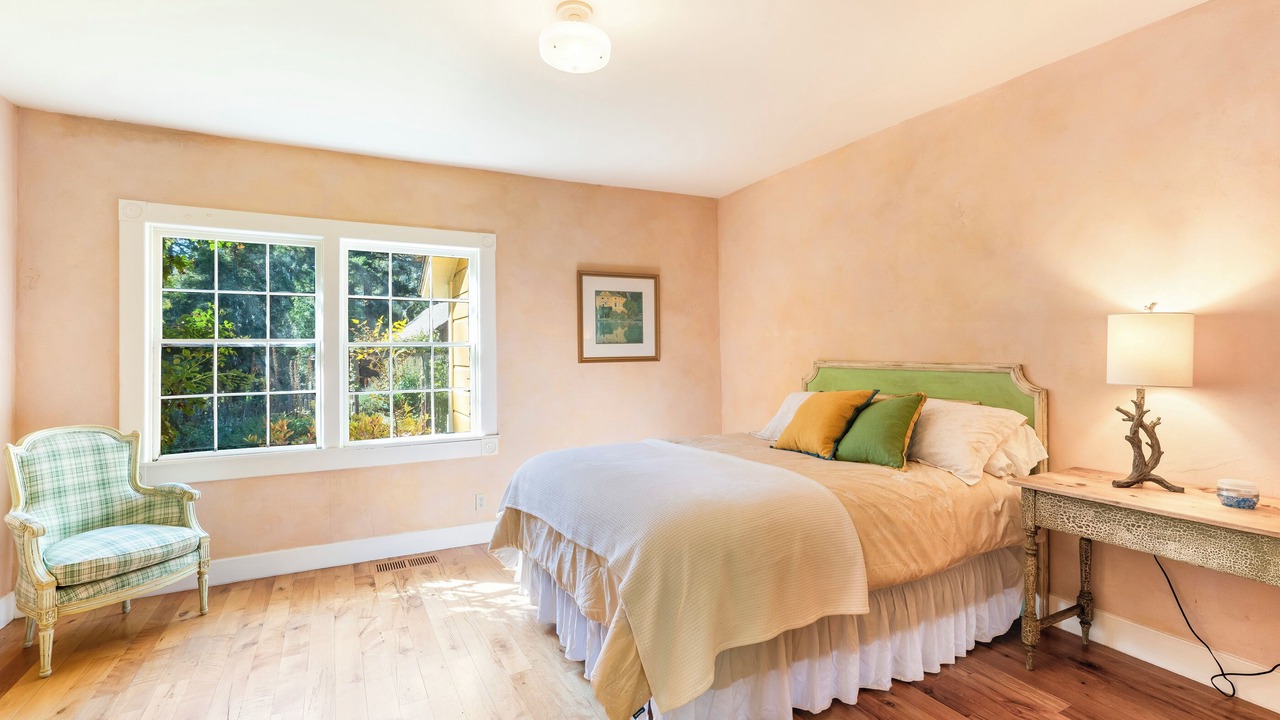 Photo of Bedroom in Anderson Valley