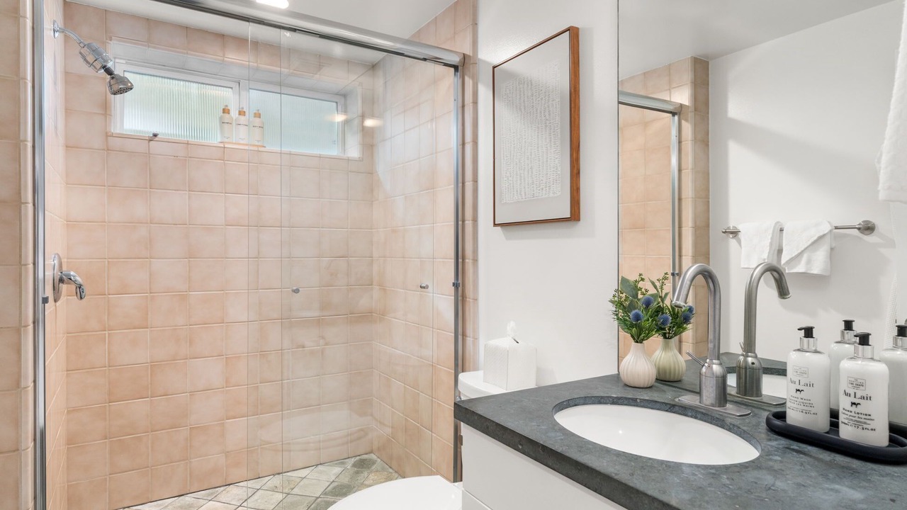 Photo of Bathroom in Gas Lamp Section