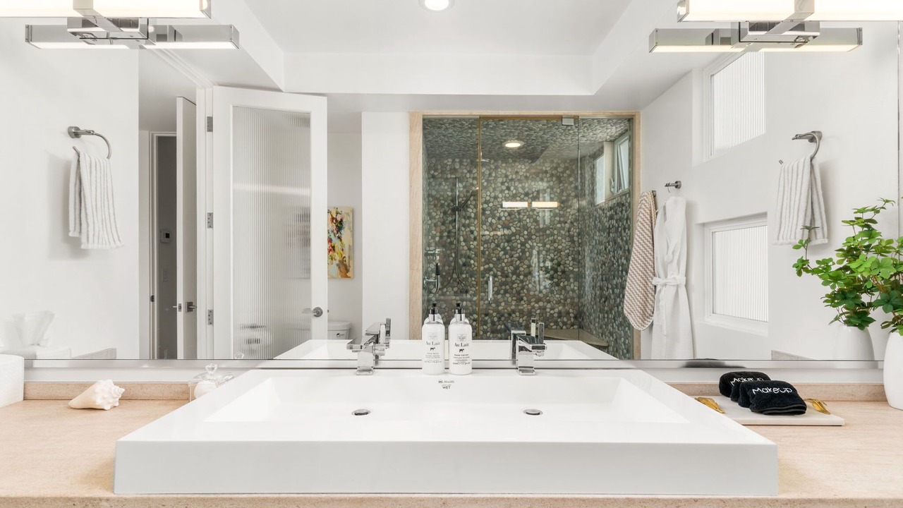 Photo of Bathroom in Gas Lamp Section