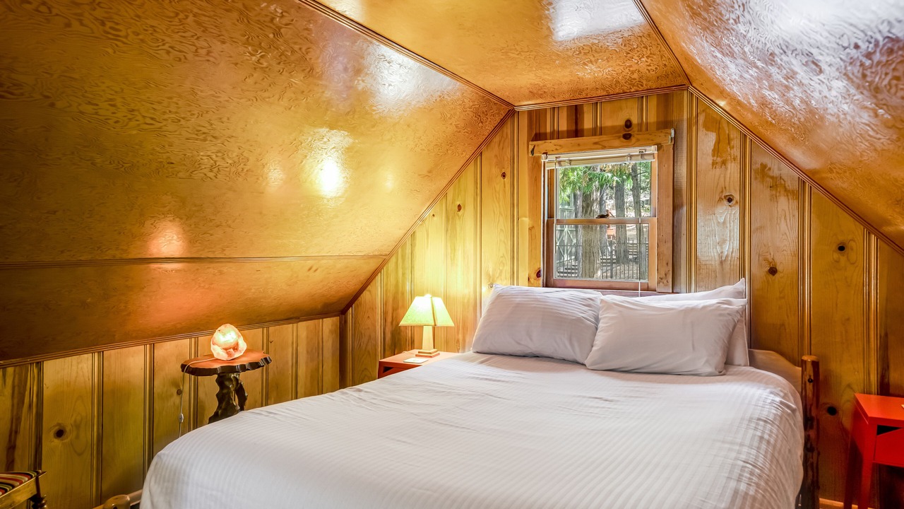 Photo of Bedroom in Idyllwild