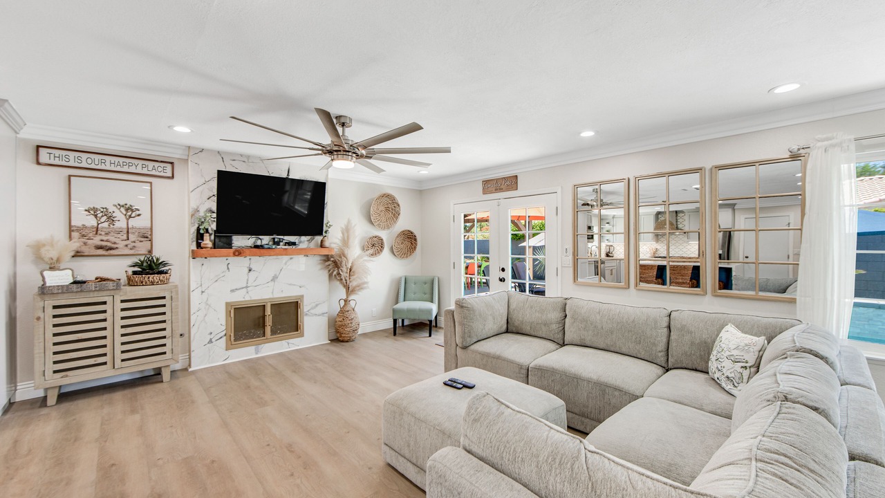 Photo of Livingroom in Desert Park Estates