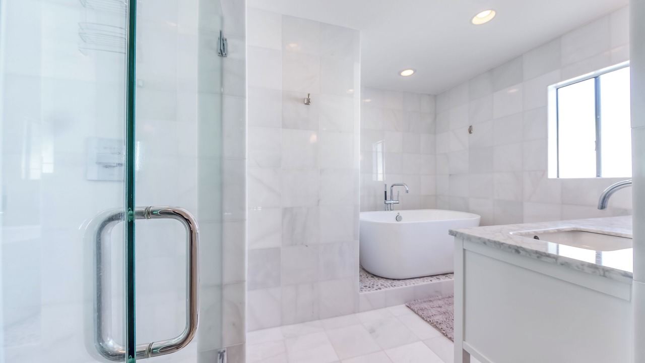Photo of Bathroom in The Movie Colony