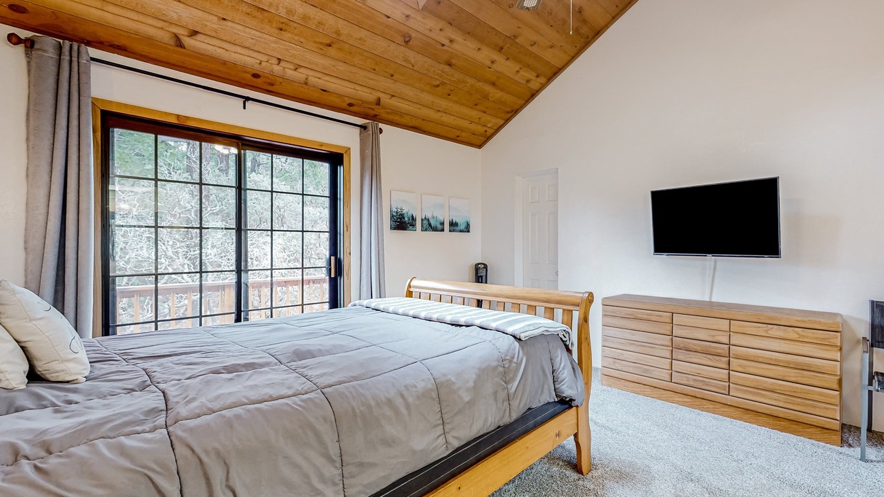 Photo of Bedroom in Idyllwild