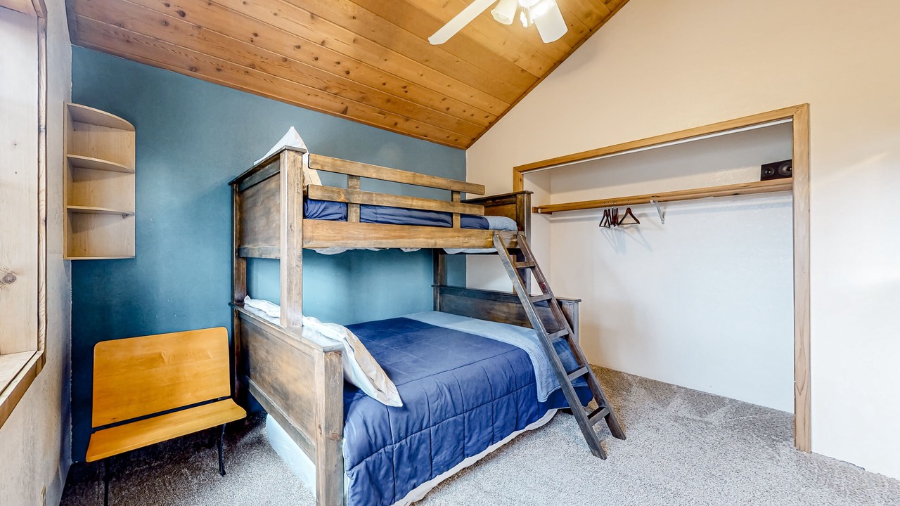 Photo of Bedroom in Idyllwild