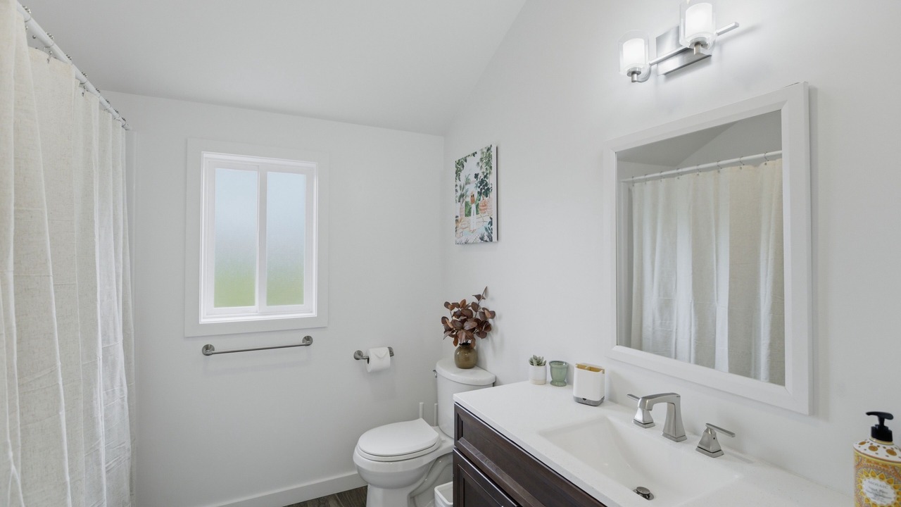 Photo of Bathroom in Central District