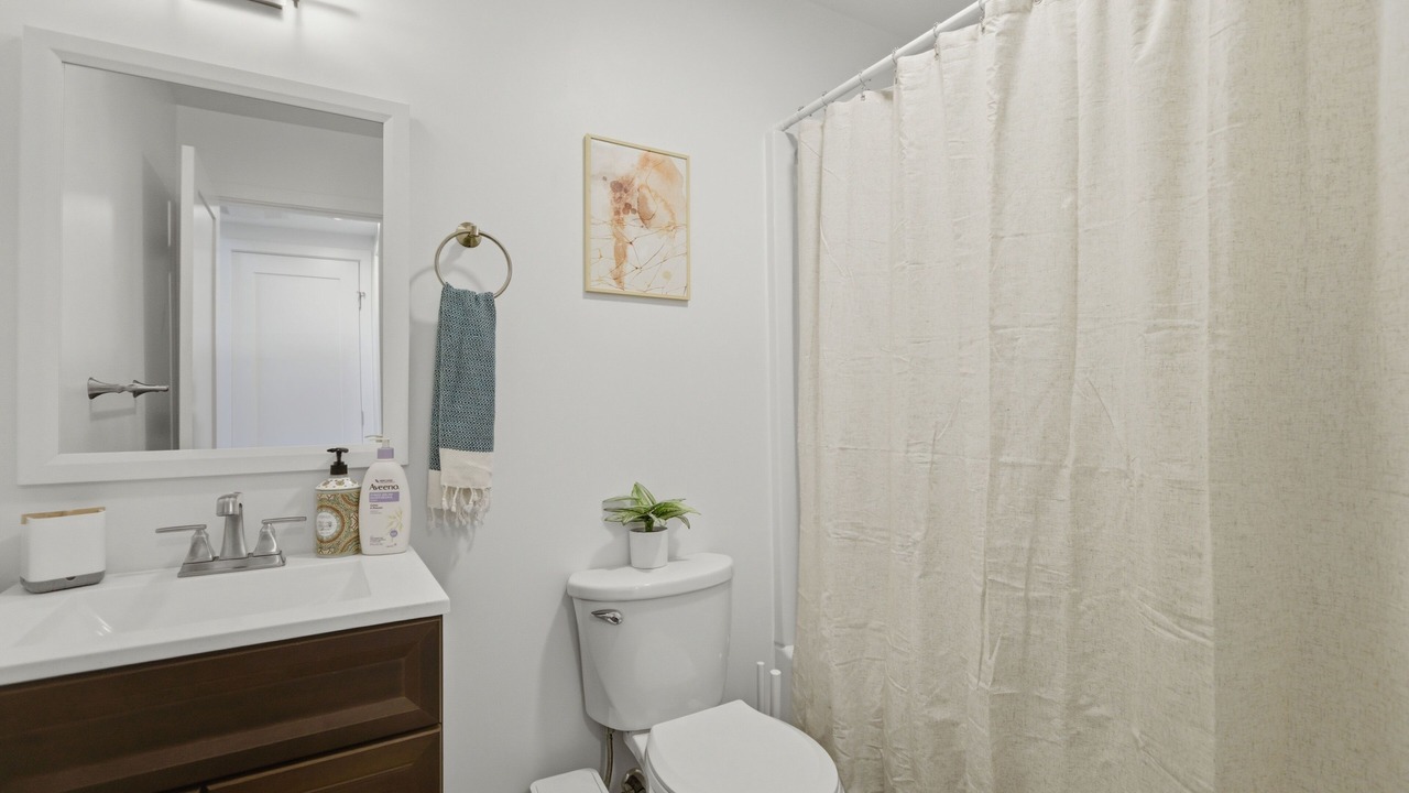 Photo of Bathroom in Central District