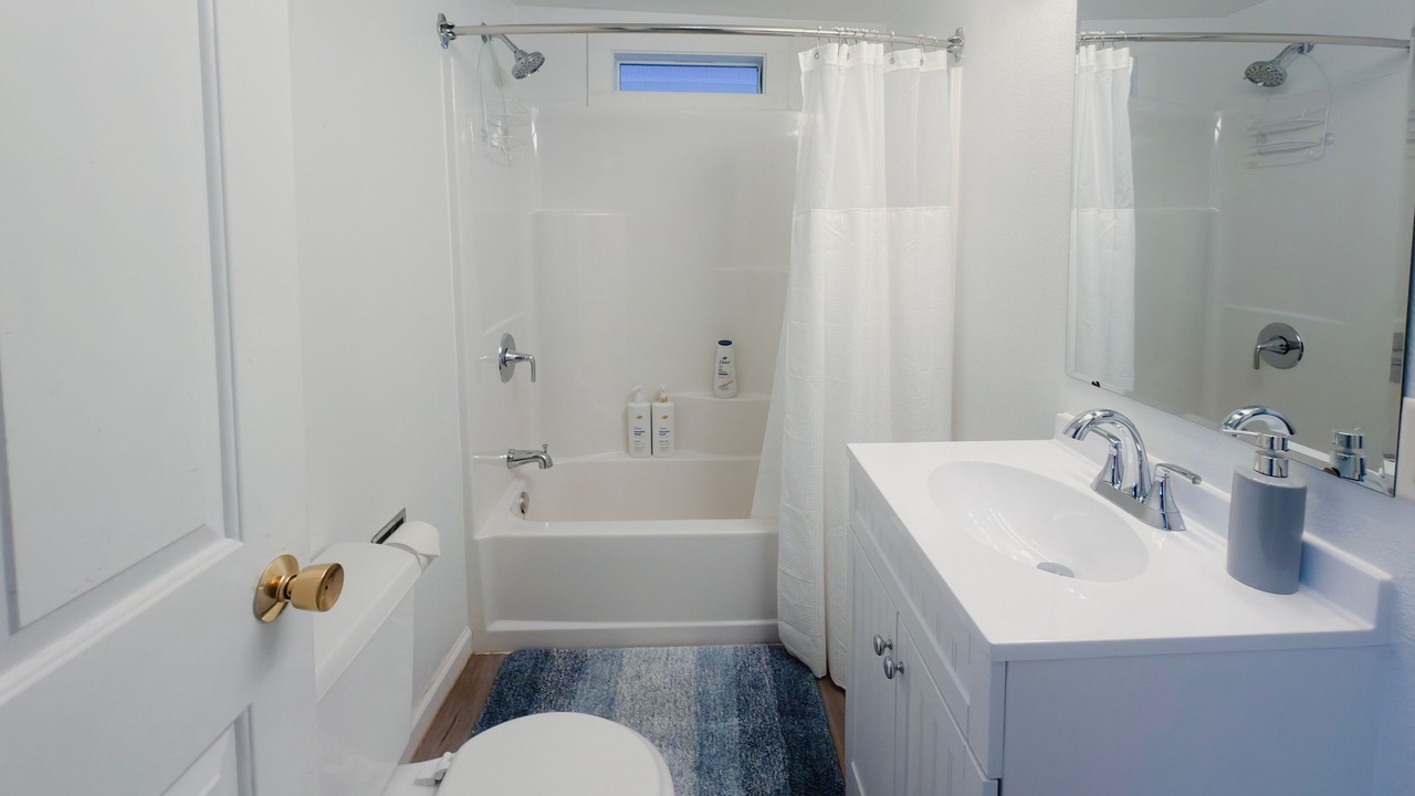 Photo of Bathroom in Coos Bay