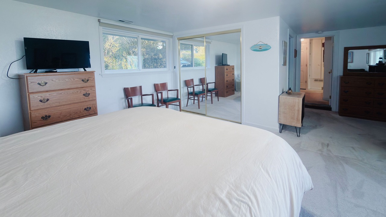Photo of Bedroom in Coos Bay