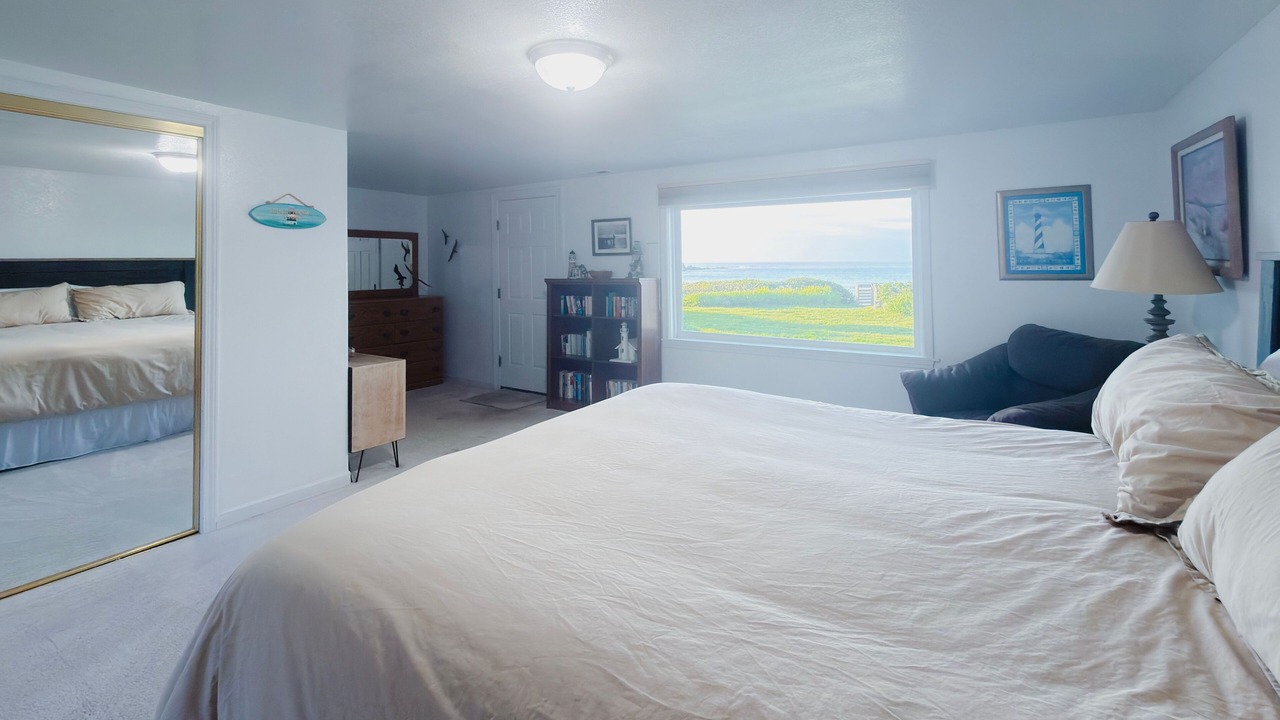 Photo of Bedroom in Coos Bay