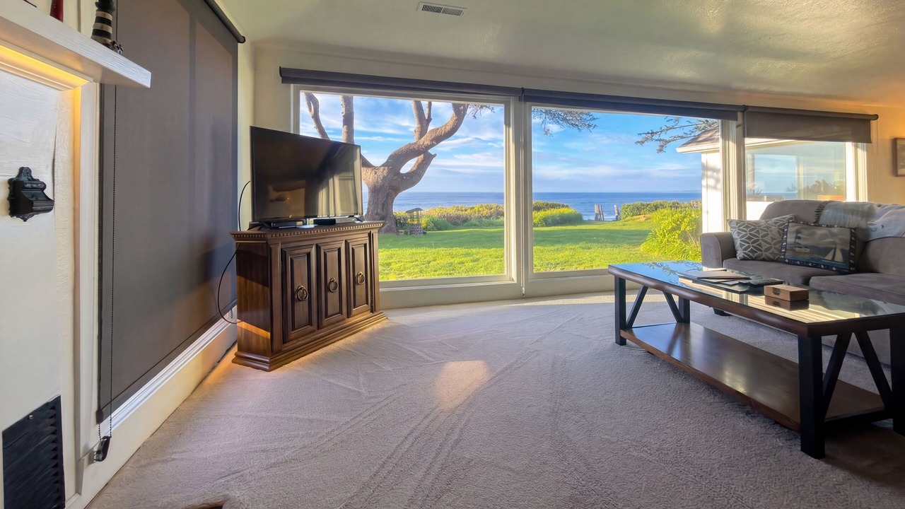 Photo of Livingroom in Coos Bay