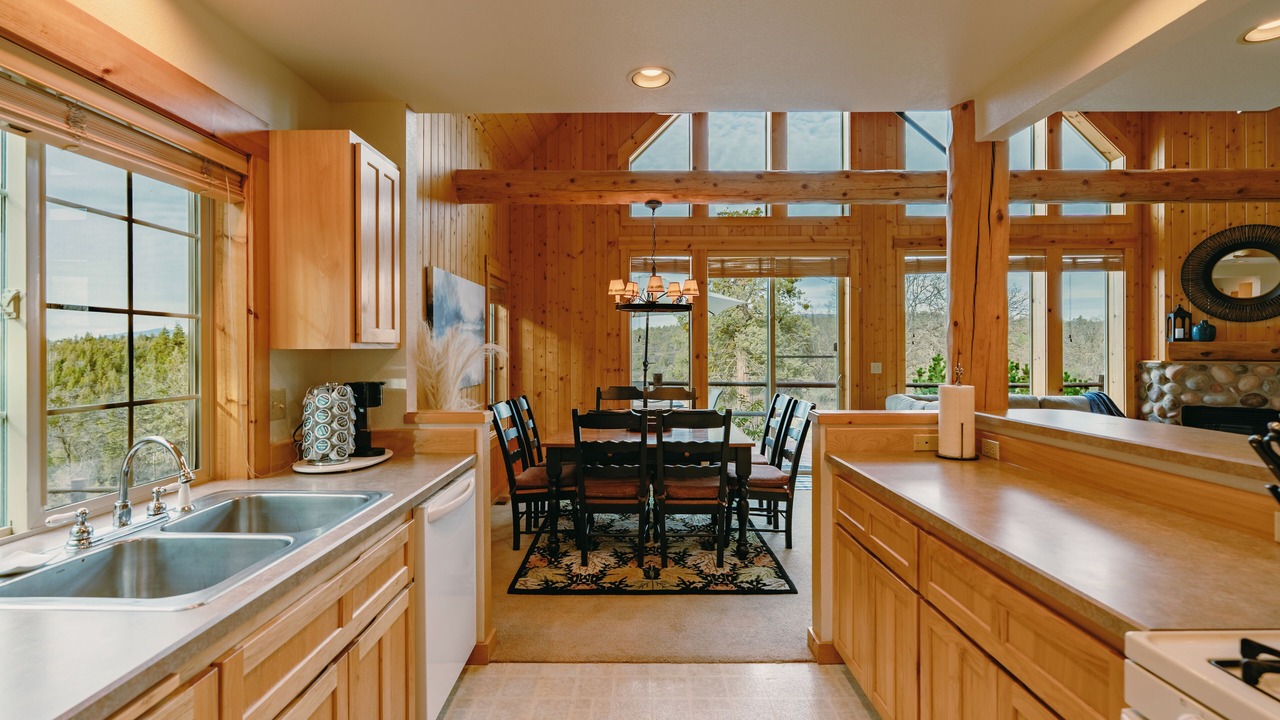 Photo of Kitchen in Klamath Falls