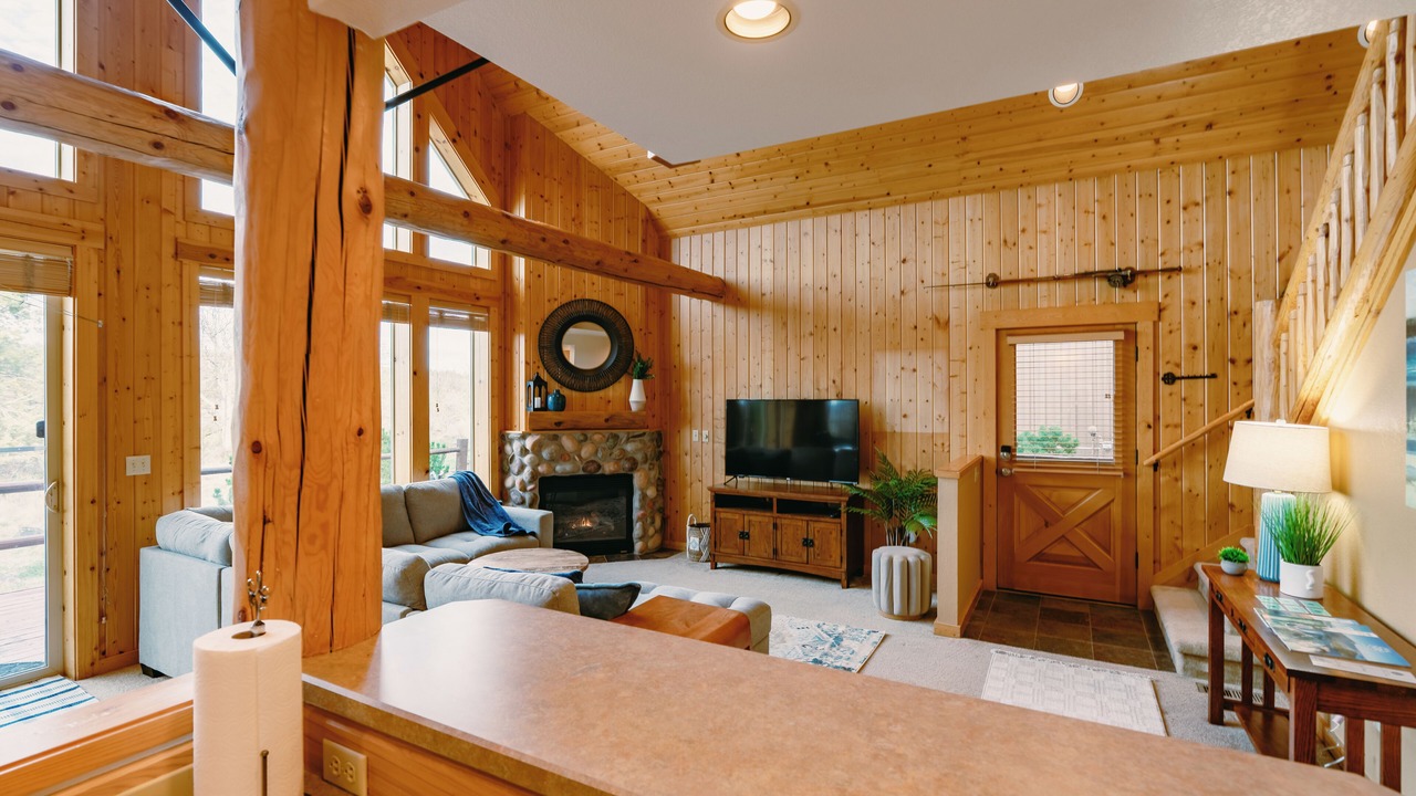 Photo of Livingroom in Klamath Falls