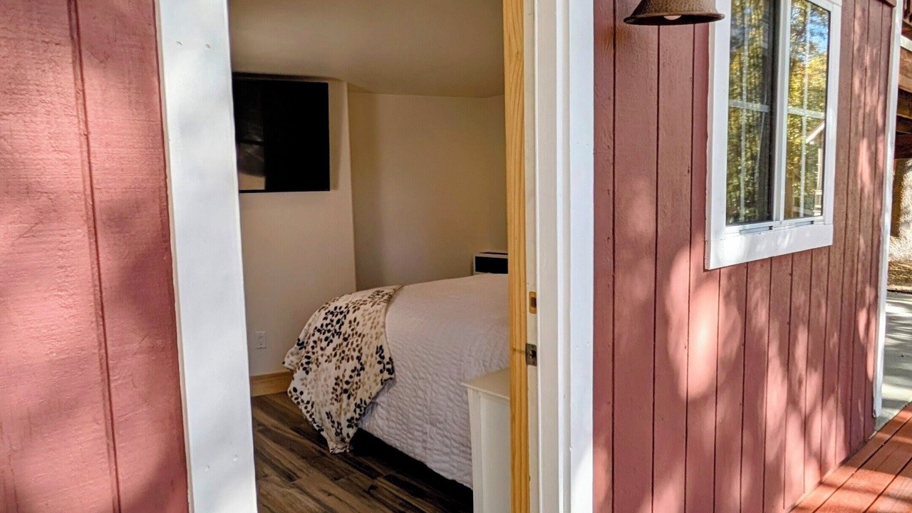 Photo of Bedroom in Green Valley Lake