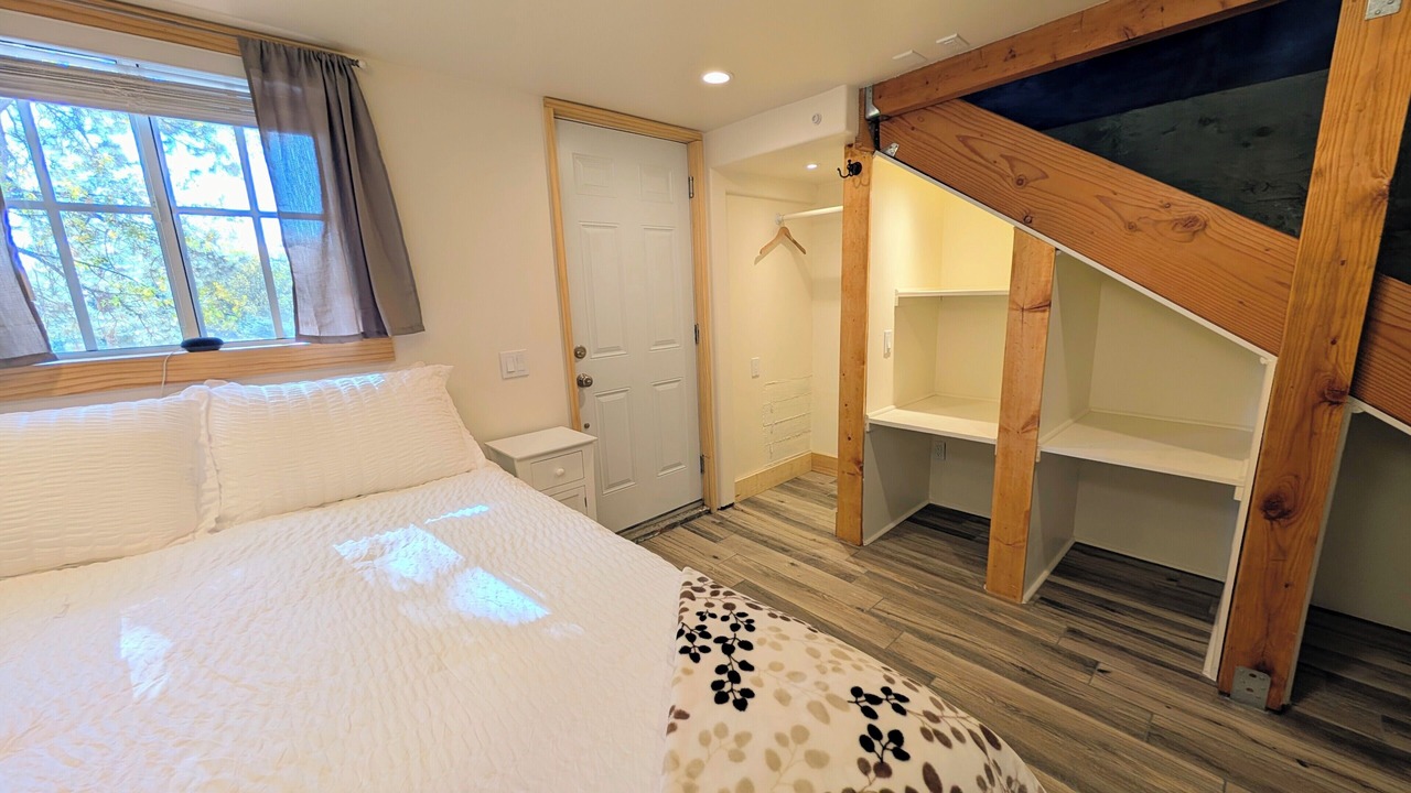 Photo of Bedroom in Green Valley Lake