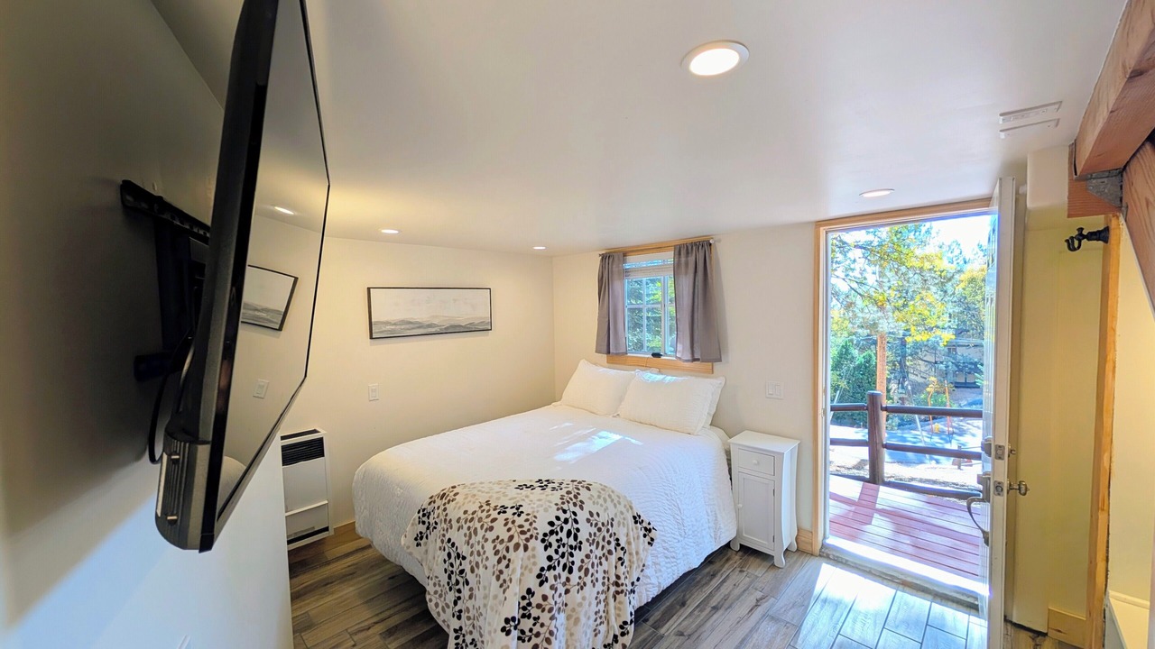 Photo of Bedroom in Green Valley Lake