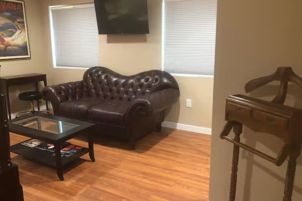 Photo of Livingroom in Woodland Hills