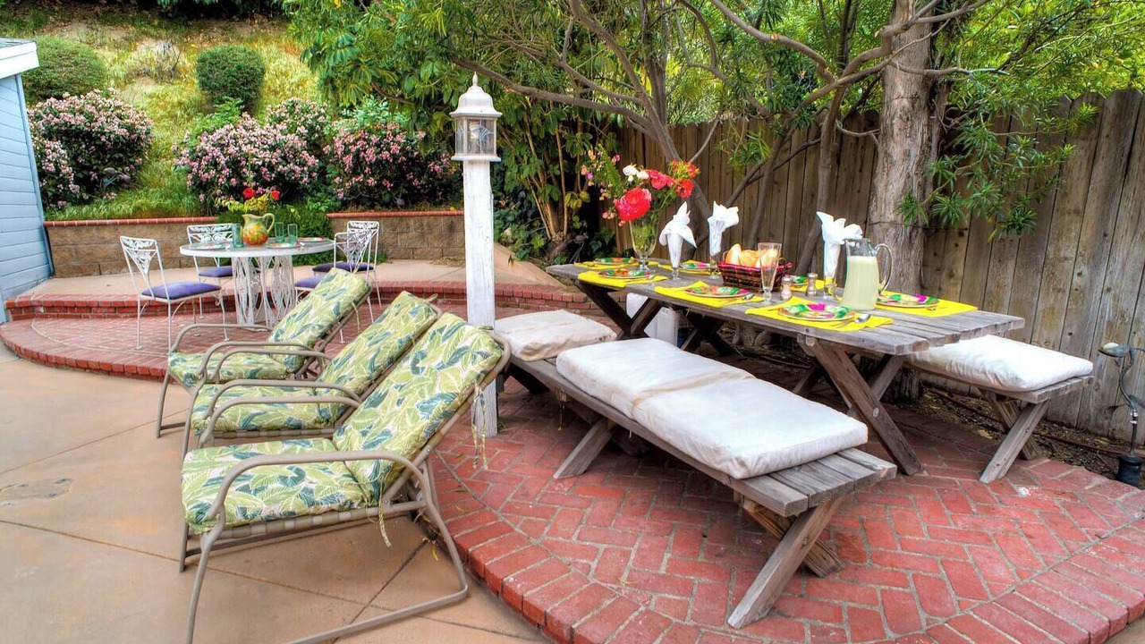 Photo of Outdoor in Woodland Hills
