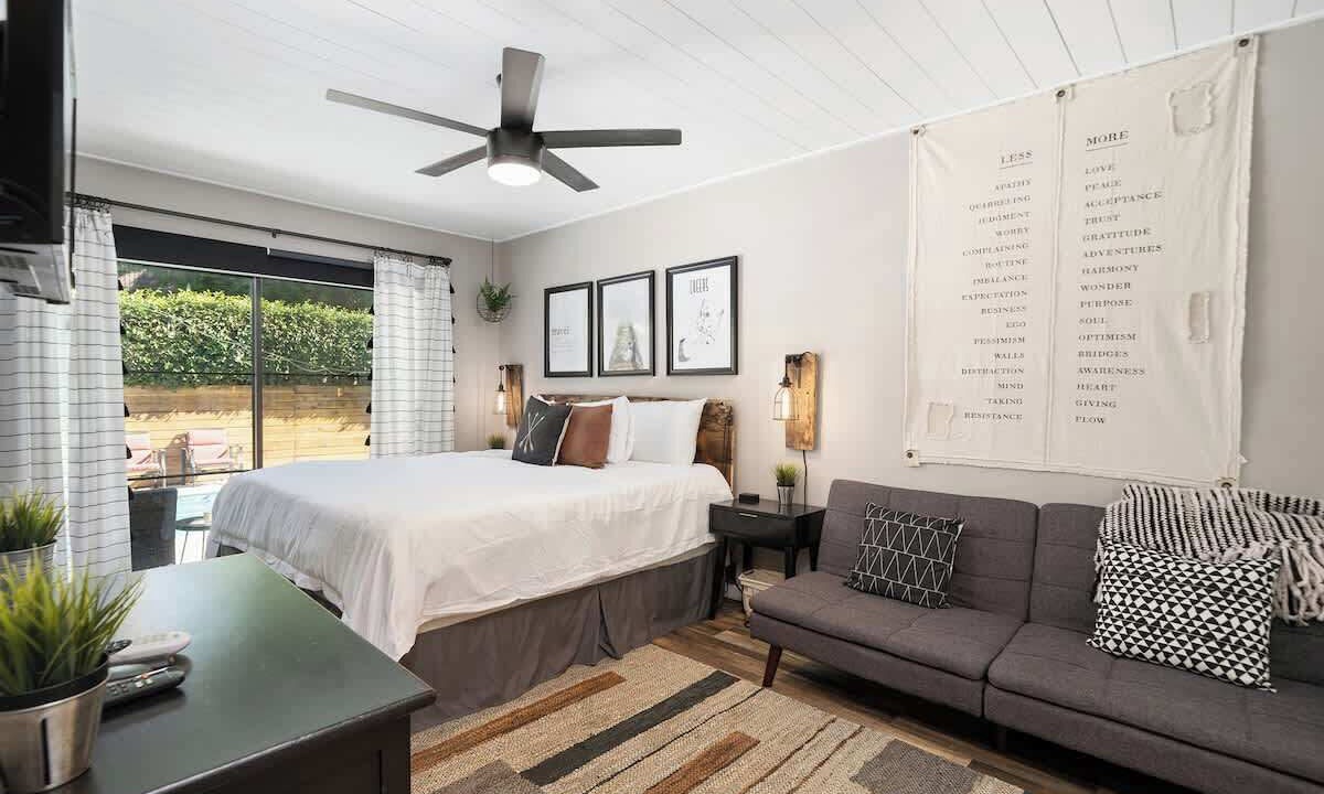 Photo of Bedroom in Valley Village