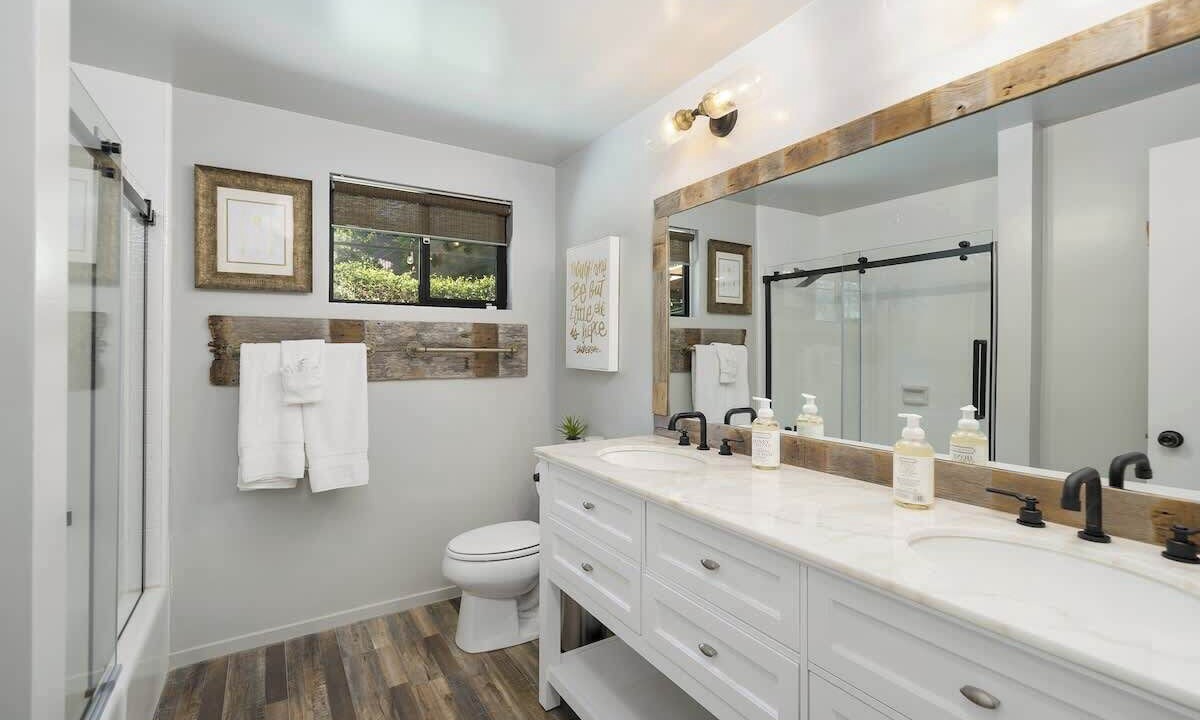 Photo of Bathroom in Valley Village