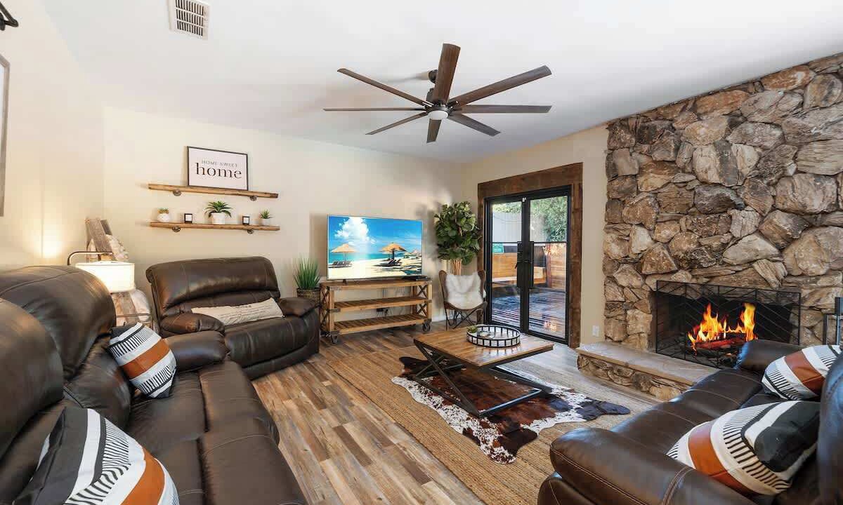 Photo of Livingroom in Valley Village