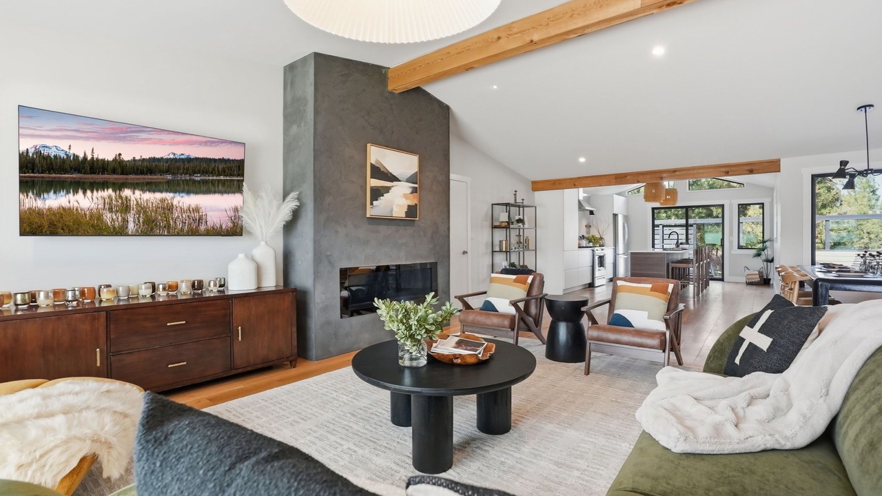 Photo of Livingroom in Century West