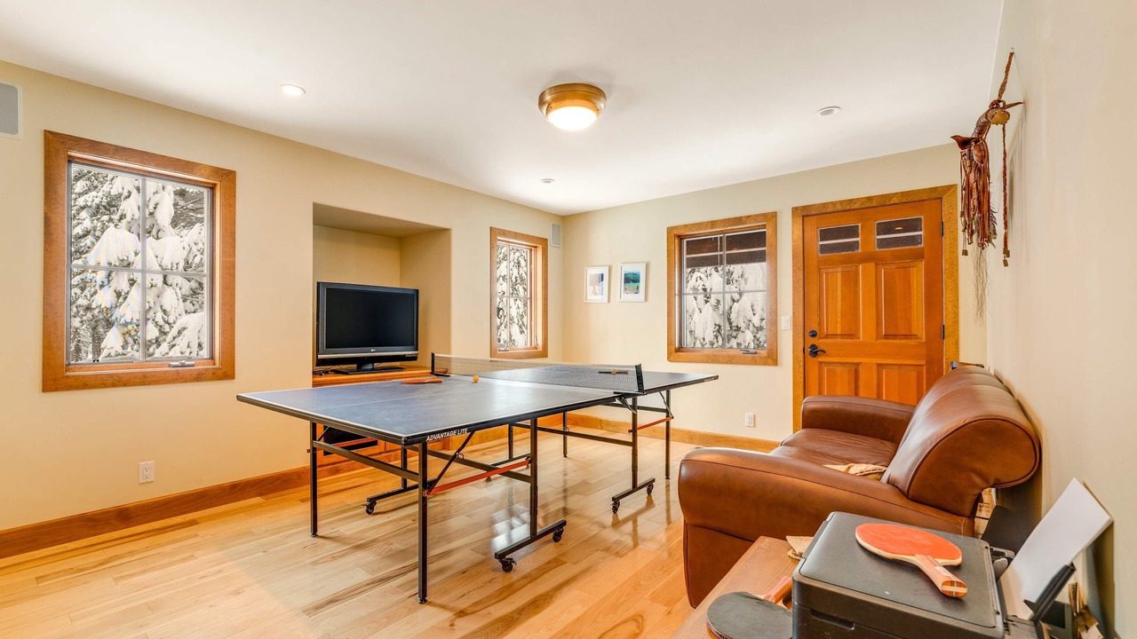 Photo of Livingroom in Serene Lakes