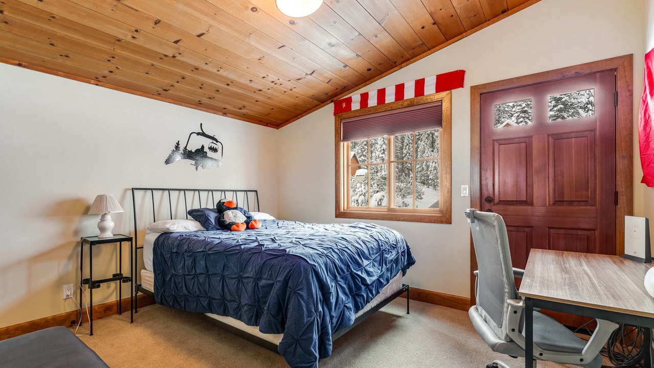 Photo of Bedroom in Serene Lakes