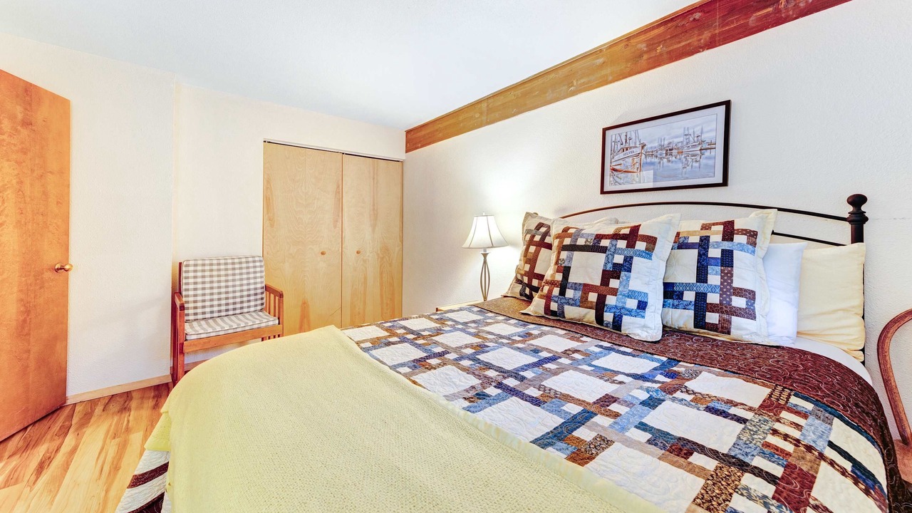 Photo of Bedroom in Historic Bayfront