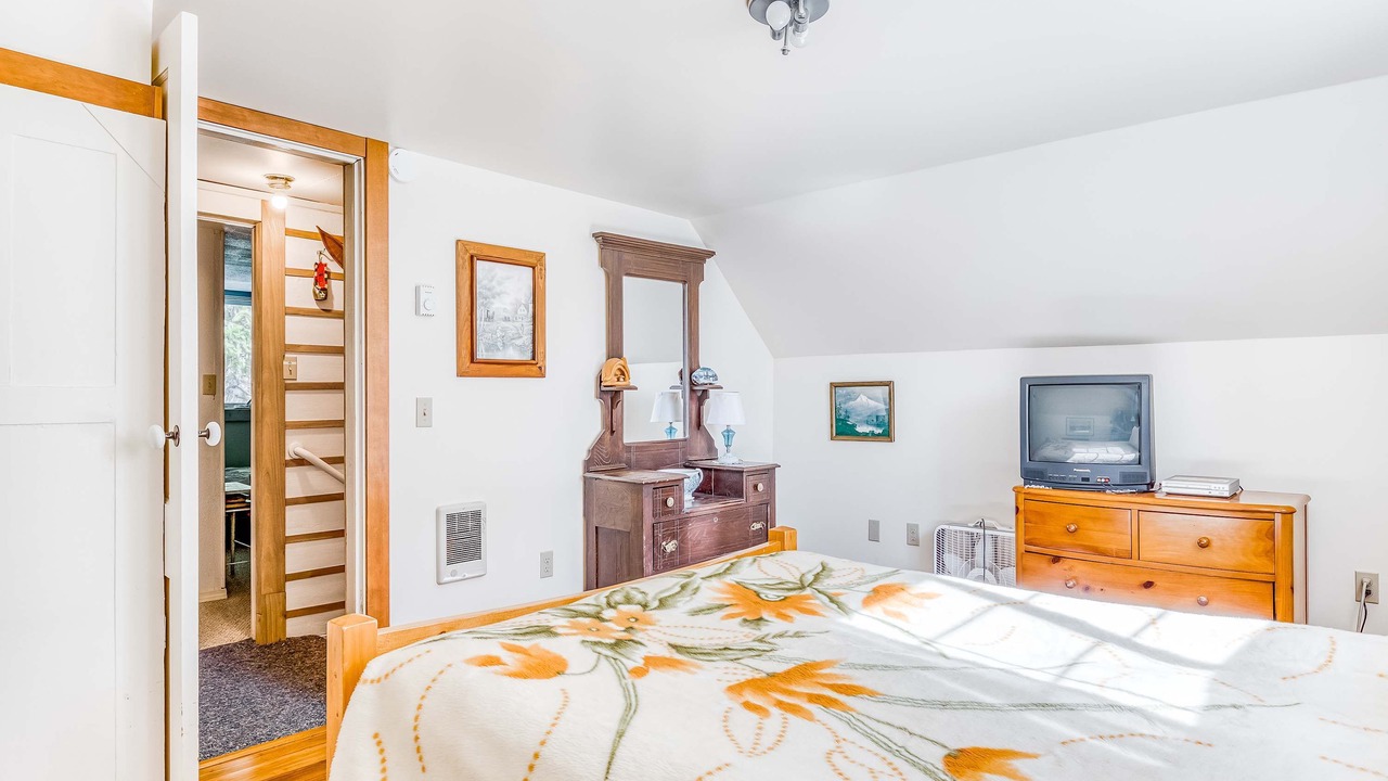 Photo of Bedroom in Government Camp
