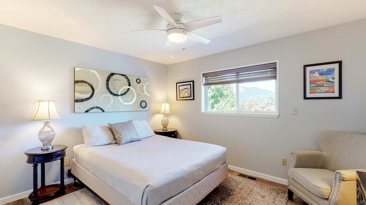 Photo of Bedroom in Cascade Locks