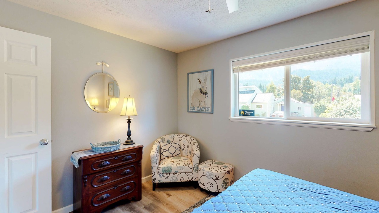 Photo of Bedroom in Cascade Locks
