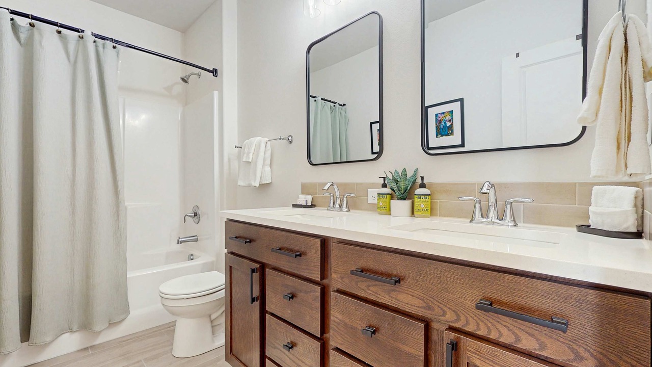 Photo of Bathroom in Sisters