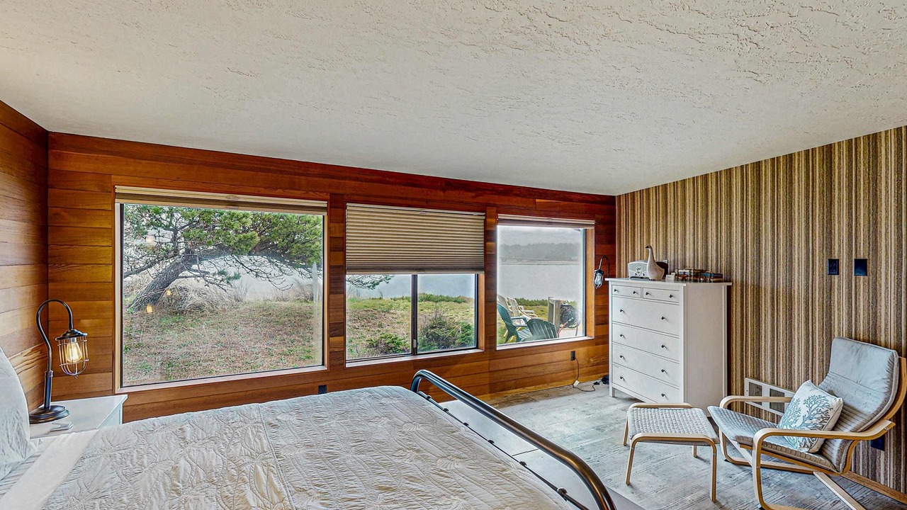 Photo of Bedroom in Bayshore