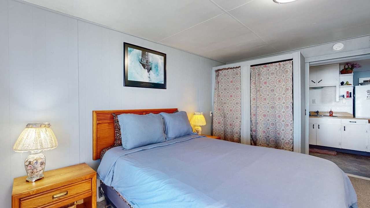 Photo of Bedroom in Coos Bay