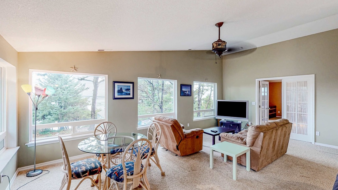 Photo of Livingroom in Agate Beach