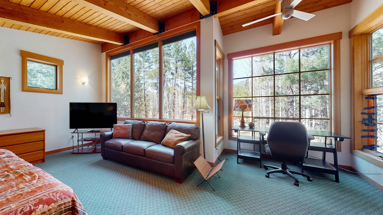 Photo of Livingroom in Black Butte Ranch