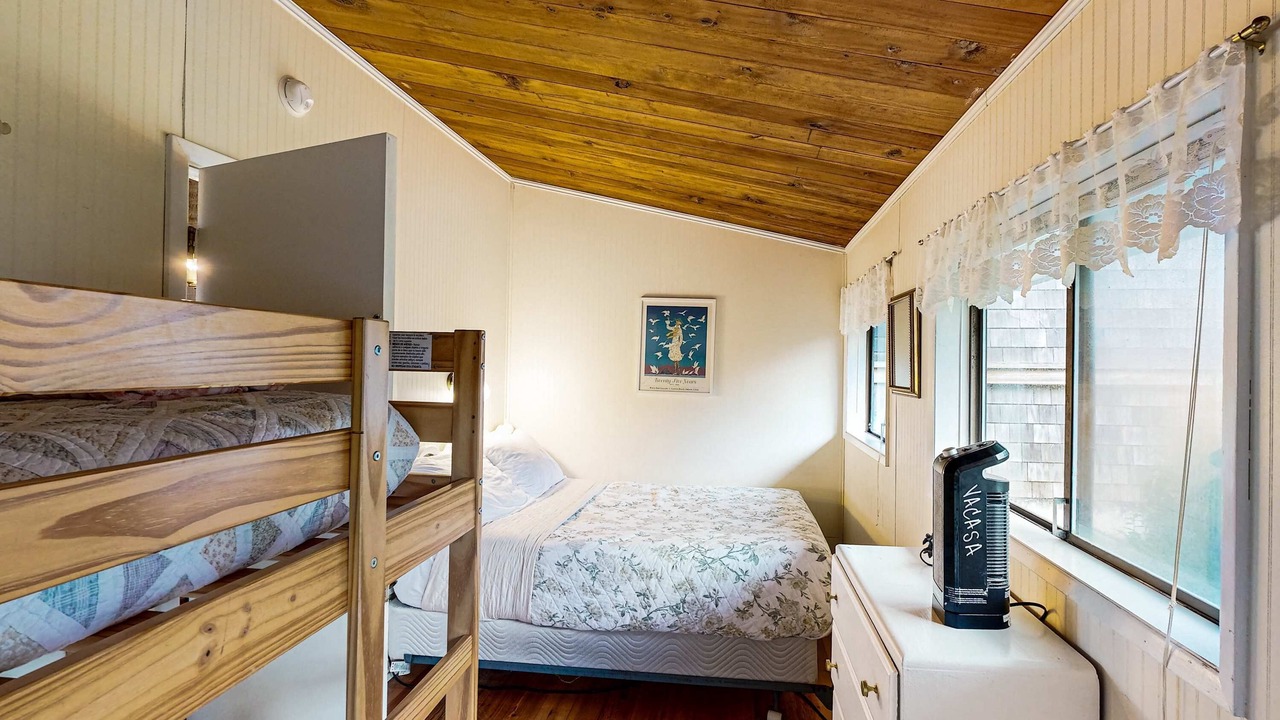 Photo of Bedroom in Arch Cape