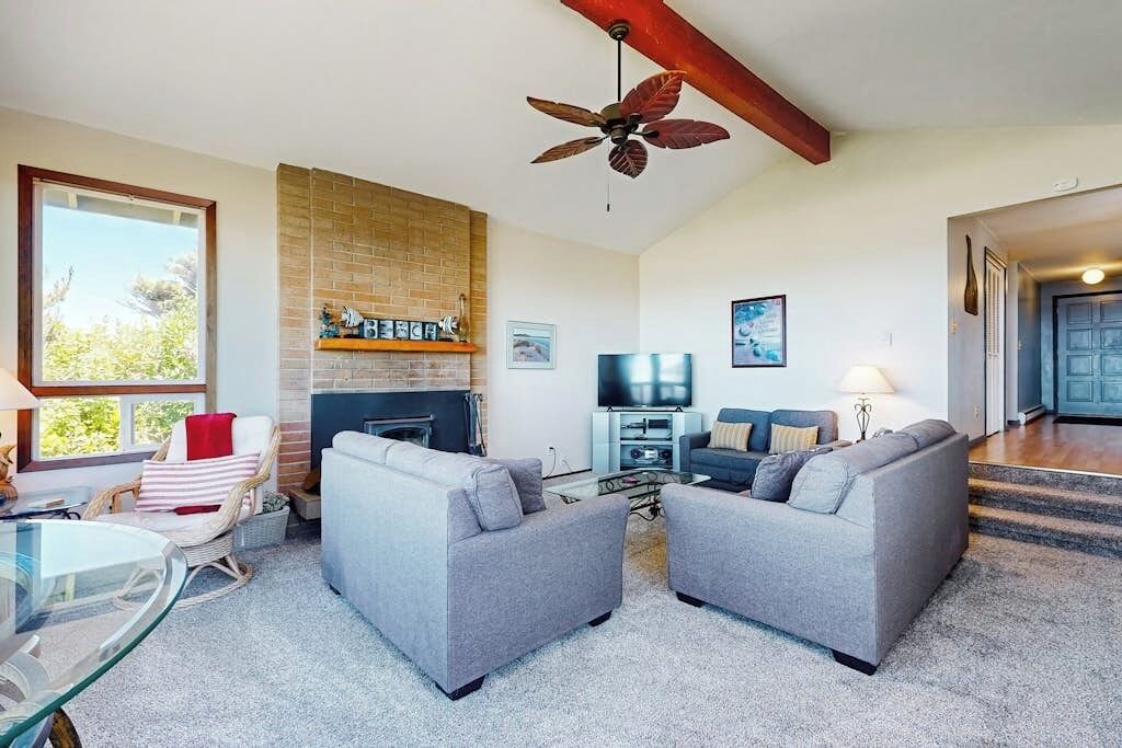 Photo of Livingroom in Seal Rock