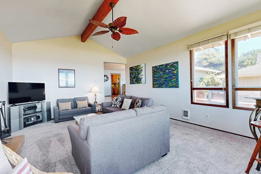 Photo of Livingroom in Seal Rock